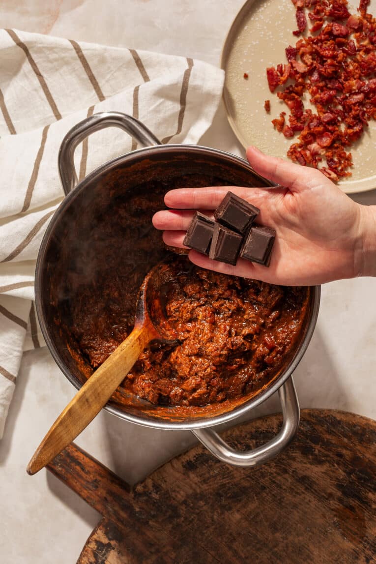 Choklad och bacon till chiligrytan