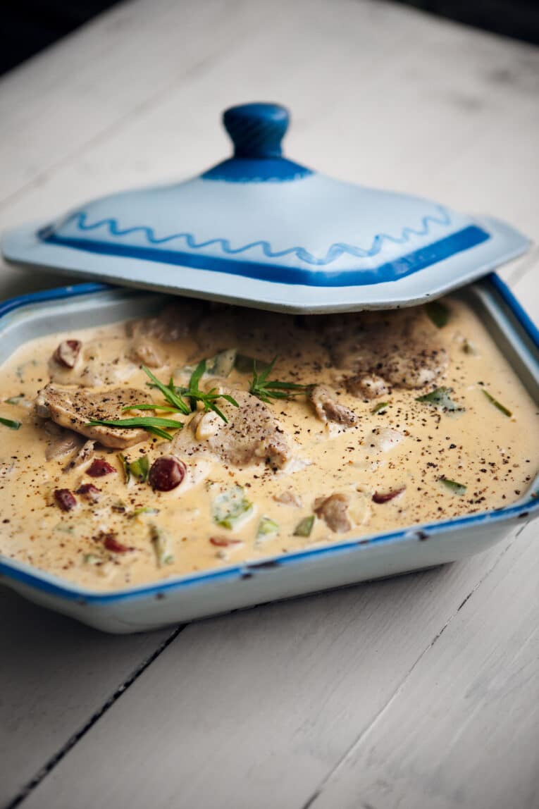 Krämig fläskfilégryta med ölkorv och paprika
