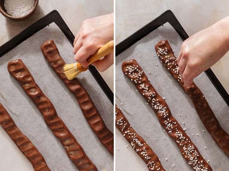 Chokladsnittar med pärlsocker som penslas med ägg