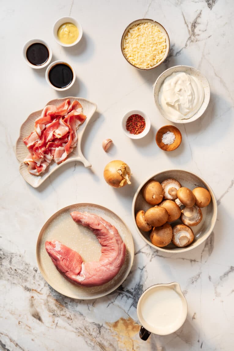 Ingredienser till fläskfilégryta med rosépeppar