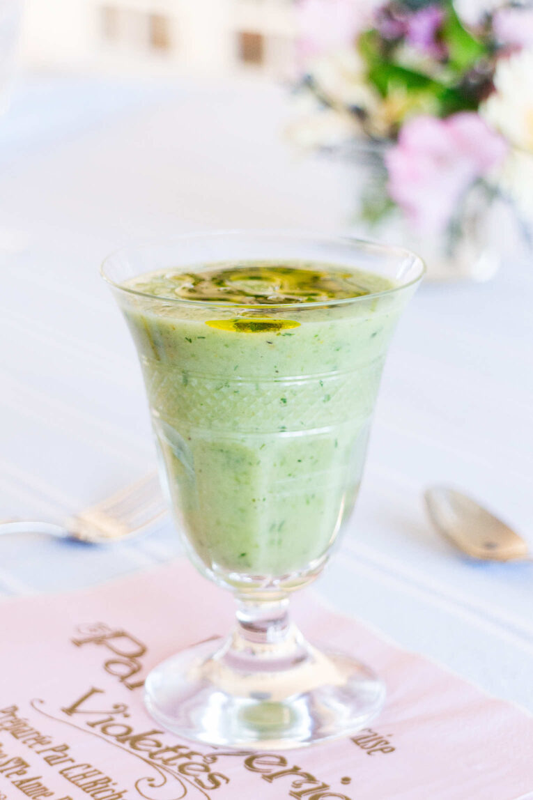 Vårsoppa med avokado och gurka