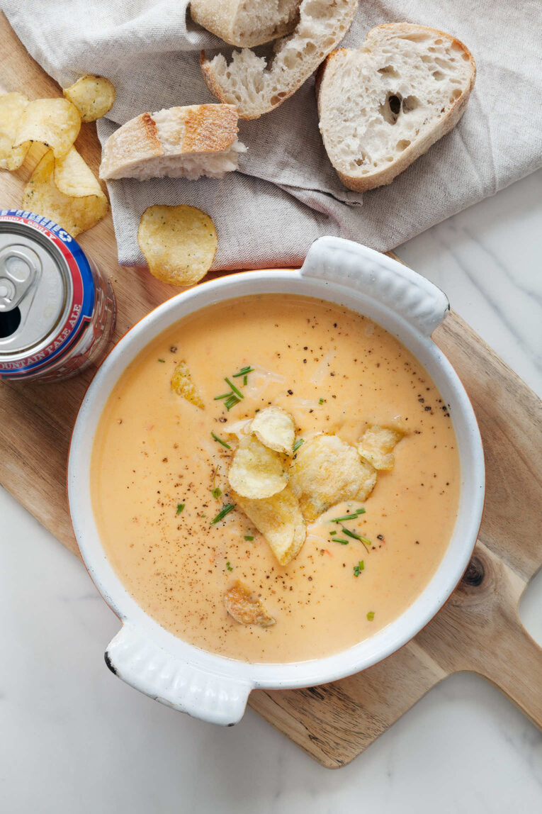 Soppa med öl och cheddarost