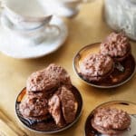 Glutenfria kokoskakor med chokladsmörkräm