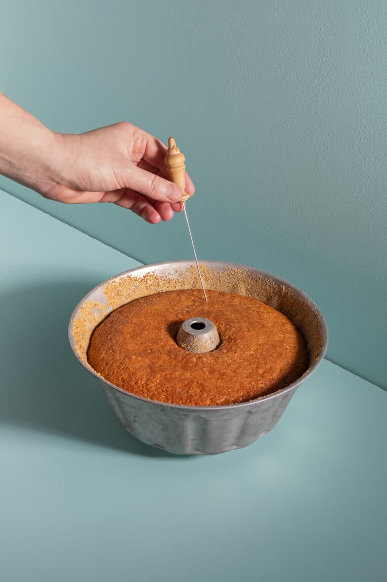 enkel sockerkaka i form med sticka