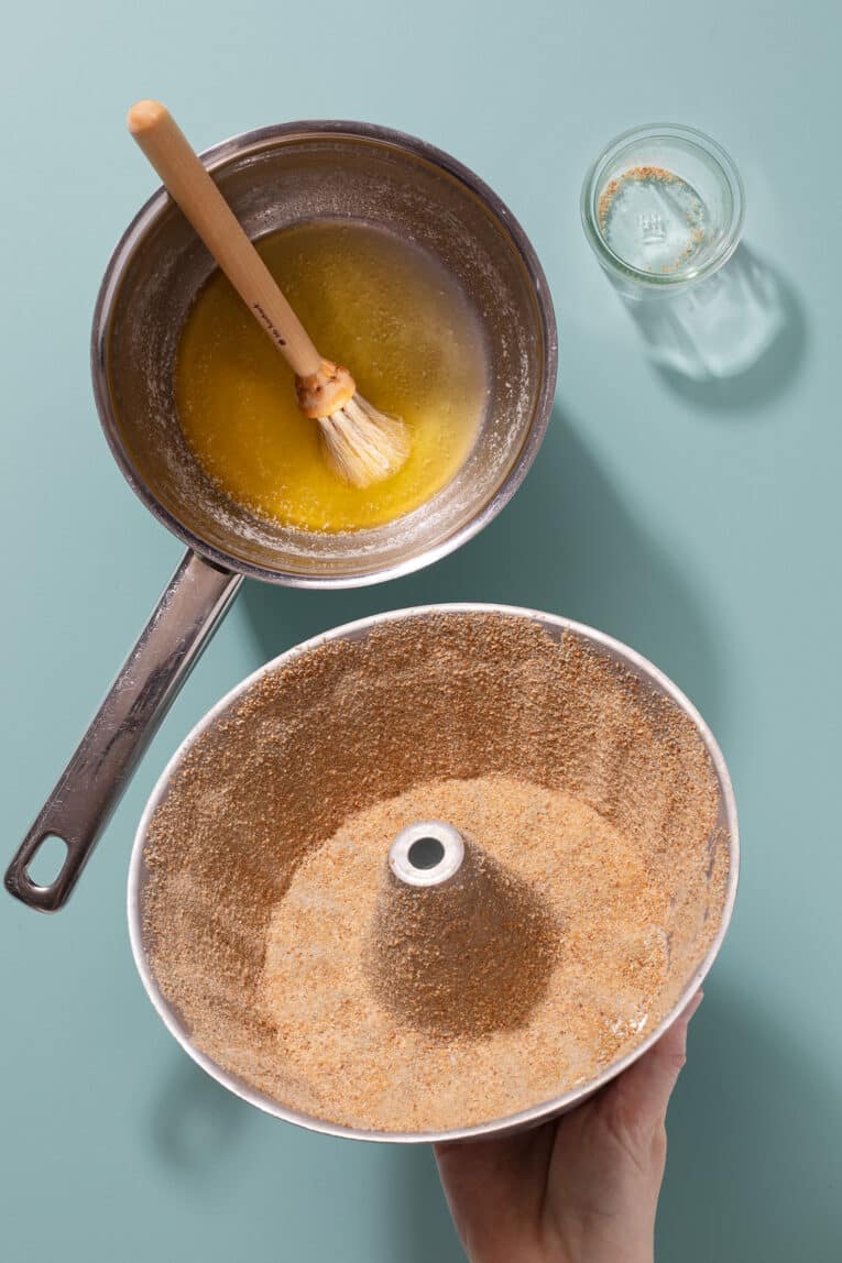 Sockerkaksform - smord och bröad