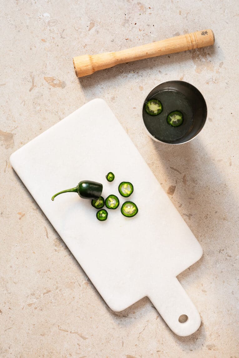 uppskuren jalapeño till spicy margarita